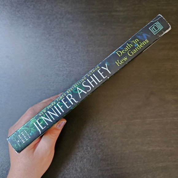 4/$20 Death in Kew Gardens by Jennifer Ashley - Paperback - Picture 5 of 8